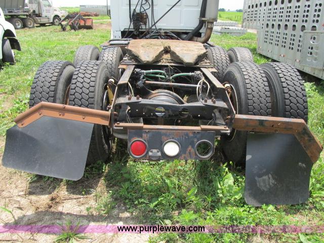 image for item I9534 2000 Sterling A9500 semi truck