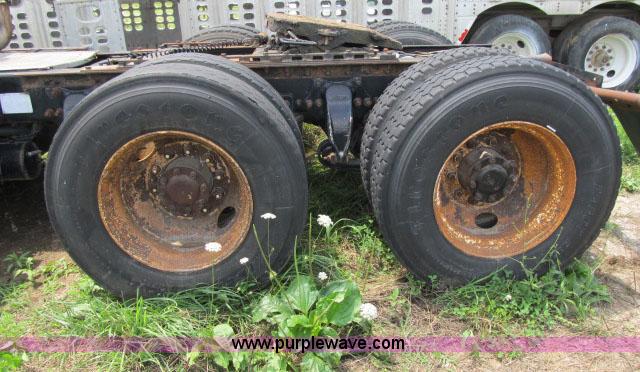 image for item I9534 2000 Sterling A9500 semi truck