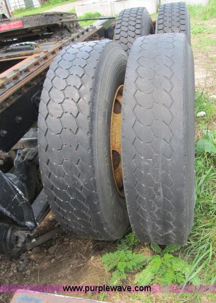 image for item I9534 2000 Sterling A9500 semi truck