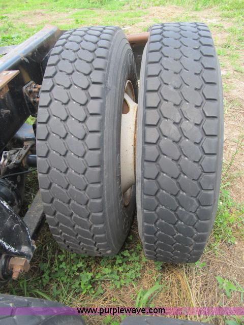 image for item I9534 2000 Sterling A9500 semi truck