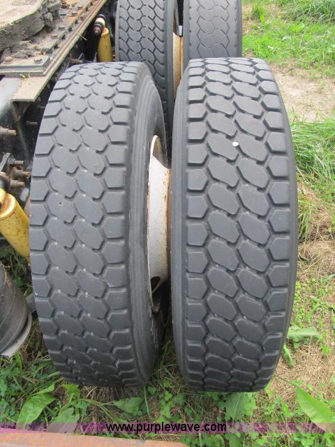 image for item I9534 2000 Sterling A9500 semi truck