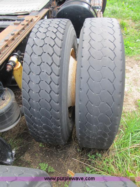 image for item I9534 2000 Sterling A9500 semi truck