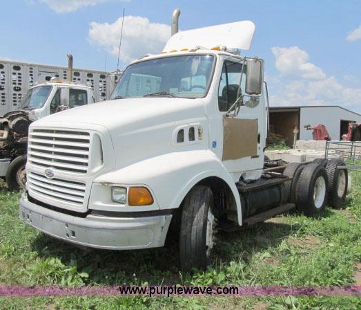 image for item I9535 2000 Sterling A9500 semi truck