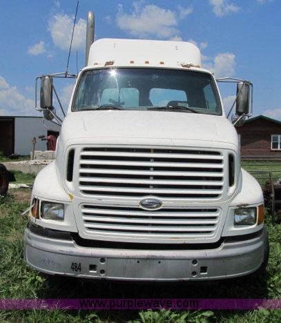 image for item I9535 2000 Sterling A9500 semi truck