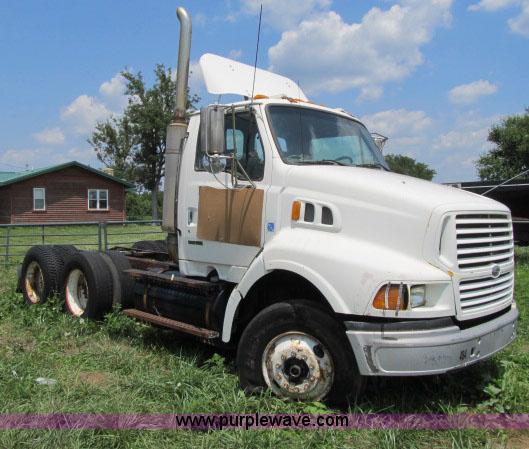 image for item I9535 2000 Sterling A9500 semi truck