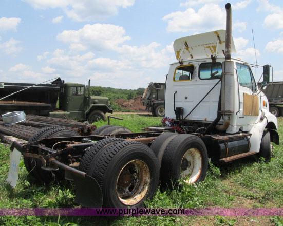 image for item I9535 2000 Sterling A9500 semi truck