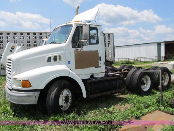 image for item I9535 2000 Sterling A9500 semi truck