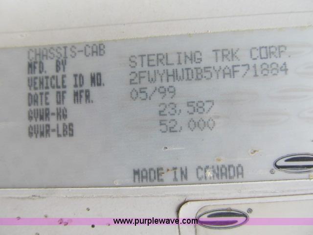 image for item I9535 2000 Sterling A9500 semi truck