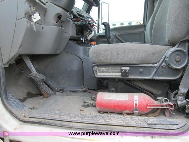 image for item I9535 2000 Sterling A9500 semi truck