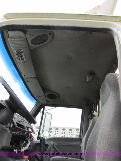 image for item I9535 2000 Sterling A9500 semi truck