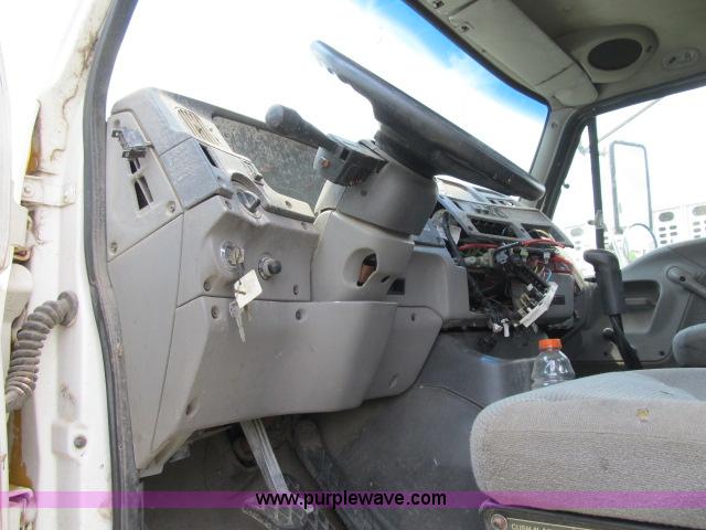 image for item I9535 2000 Sterling A9500 semi truck