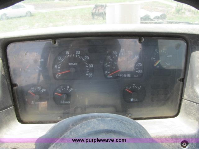 image for item I9535 2000 Sterling A9500 semi truck