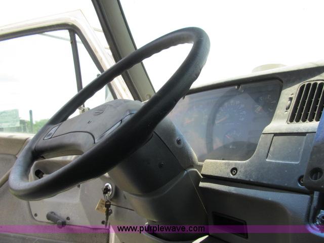 image for item I9535 2000 Sterling A9500 semi truck