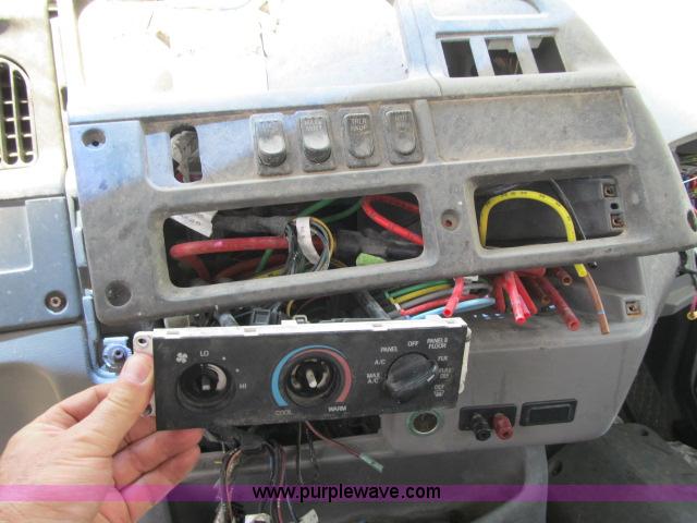 image for item I9535 2000 Sterling A9500 semi truck