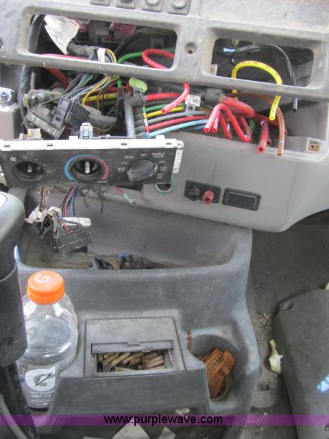 image for item I9535 2000 Sterling A9500 semi truck