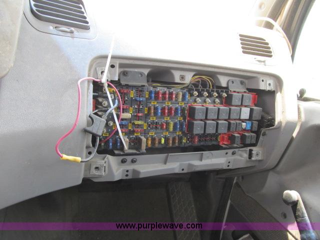 image for item I9535 2000 Sterling A9500 semi truck