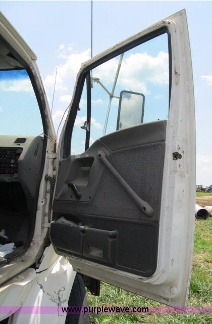 image for item I9535 2000 Sterling A9500 semi truck