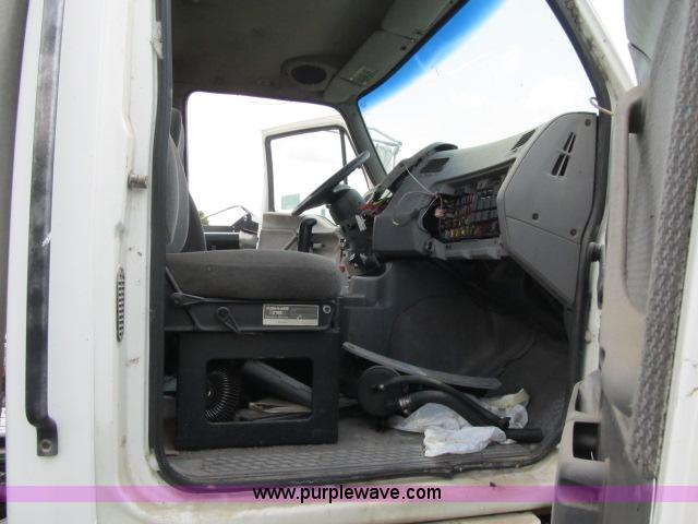 image for item I9535 2000 Sterling A9500 semi truck