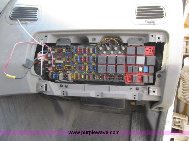 image for item I9535 2000 Sterling A9500 semi truck