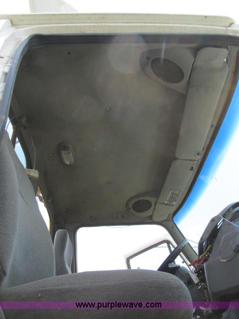 image for item I9535 2000 Sterling A9500 semi truck