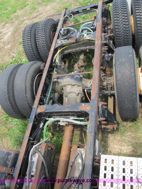 image for item I9535 2000 Sterling A9500 semi truck