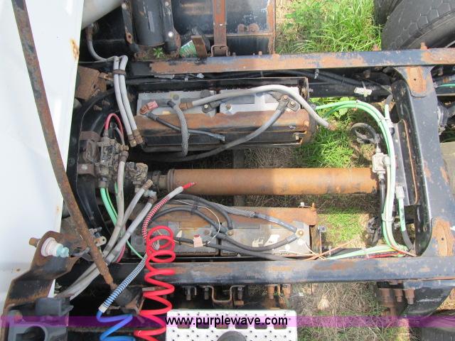 image for item I9535 2000 Sterling A9500 semi truck