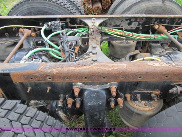 image for item I9535 2000 Sterling A9500 semi truck