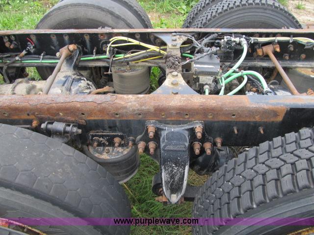 image for item I9535 2000 Sterling A9500 semi truck