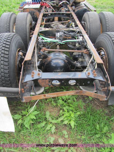 image for item I9535 2000 Sterling A9500 semi truck