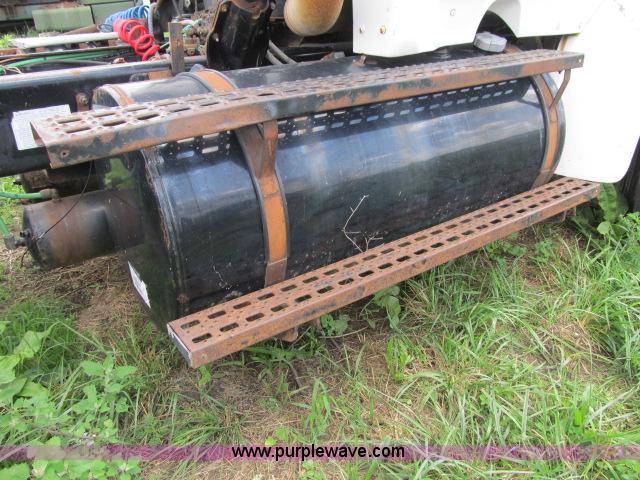 image for item I9535 2000 Sterling A9500 semi truck