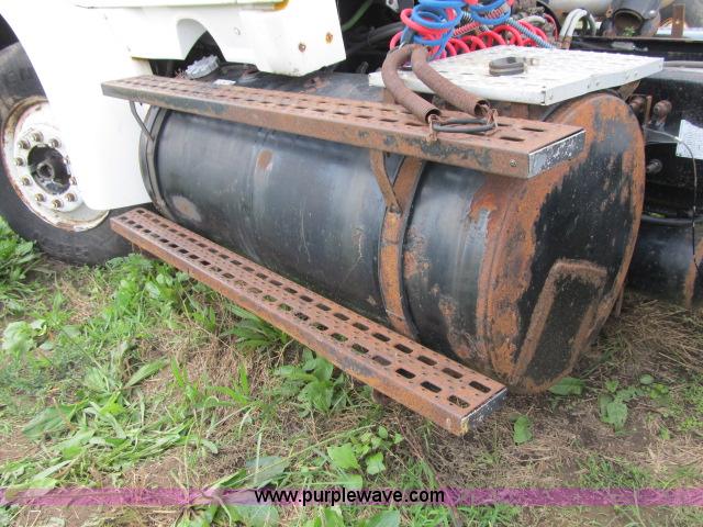 image for item I9535 2000 Sterling A9500 semi truck