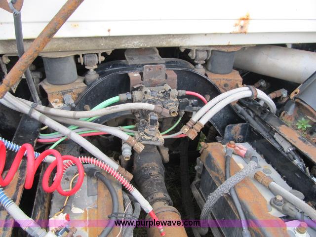 image for item I9535 2000 Sterling A9500 semi truck