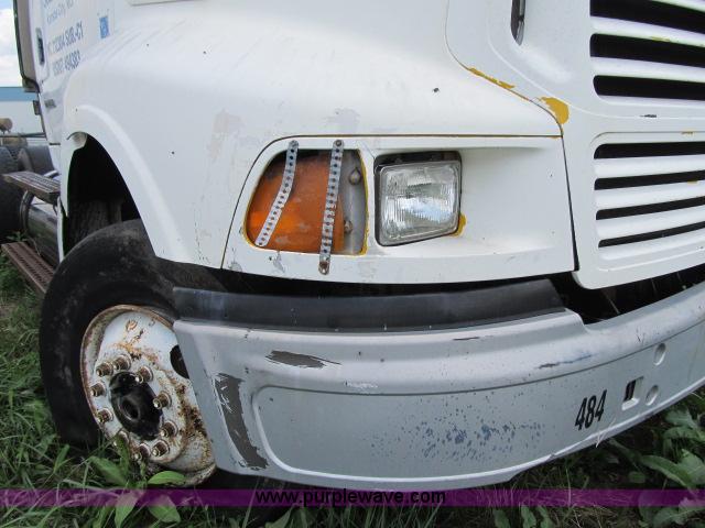 image for item I9535 2000 Sterling A9500 semi truck