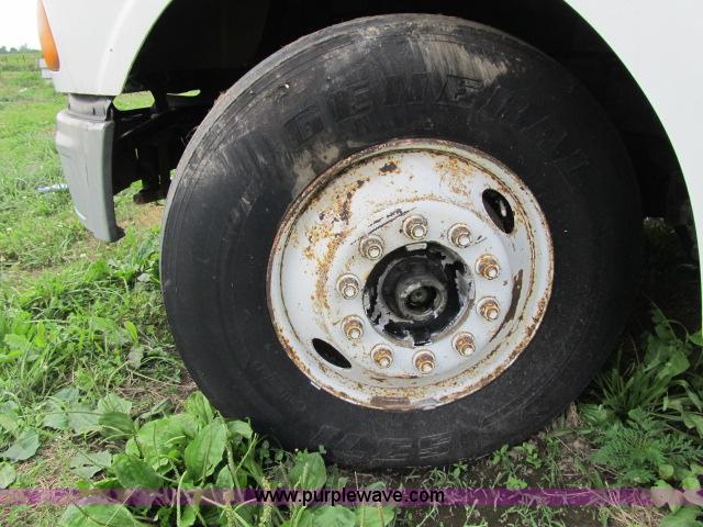 image for item I9535 2000 Sterling A9500 semi truck