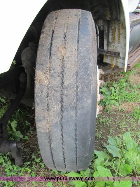 image for item I9535 2000 Sterling A9500 semi truck