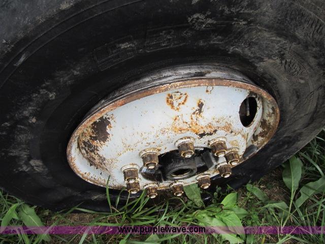 image for item I9535 2000 Sterling A9500 semi truck