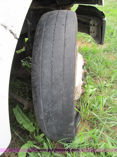 image for item I9535 2000 Sterling A9500 semi truck