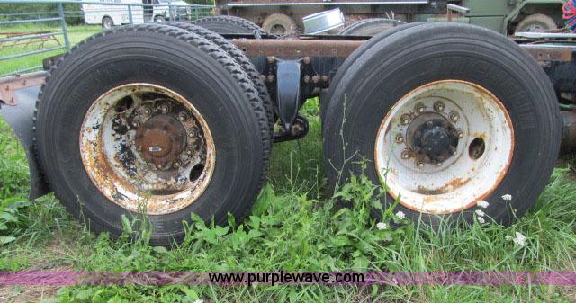 image for item I9535 2000 Sterling A9500 semi truck