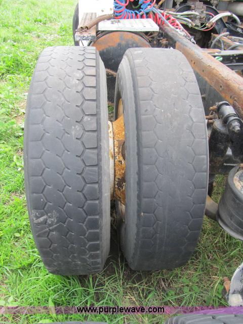 image for item I9535 2000 Sterling A9500 semi truck