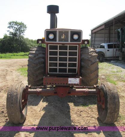 image for item I9539 1973 International 1466 tractor