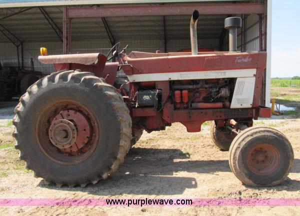 image for item I9539 1973 International 1466 tractor