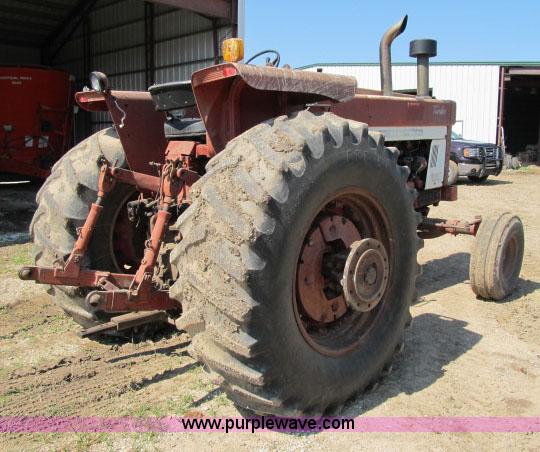 image for item I9539 1973 International 1466 tractor