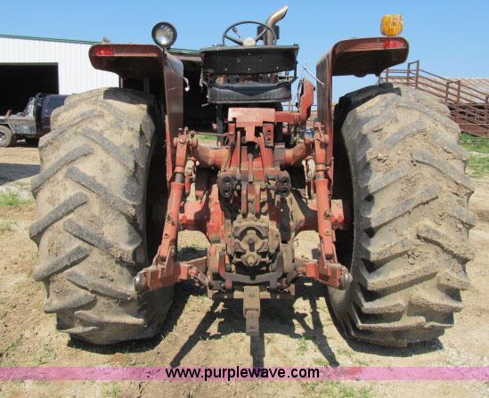 image for item I9539 1973 International 1466 tractor