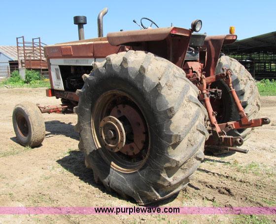 image for item I9539 1973 International 1466 tractor