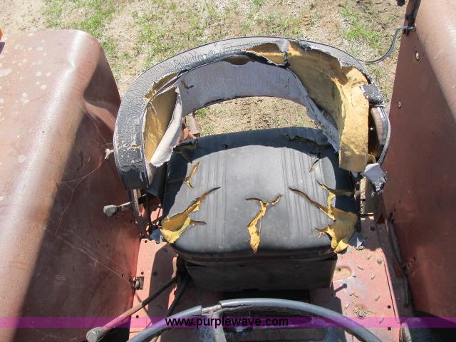 image for item I9539 1973 International 1466 tractor