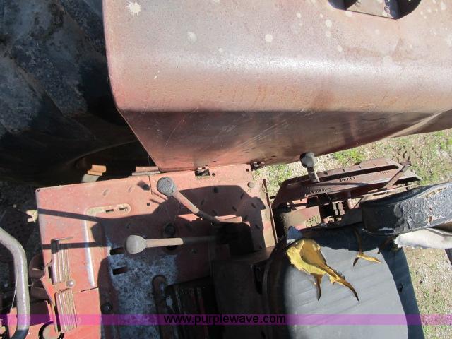 image for item I9539 1973 International 1466 tractor