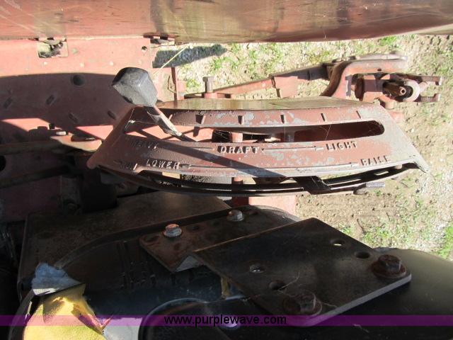 image for item I9539 1973 International 1466 tractor