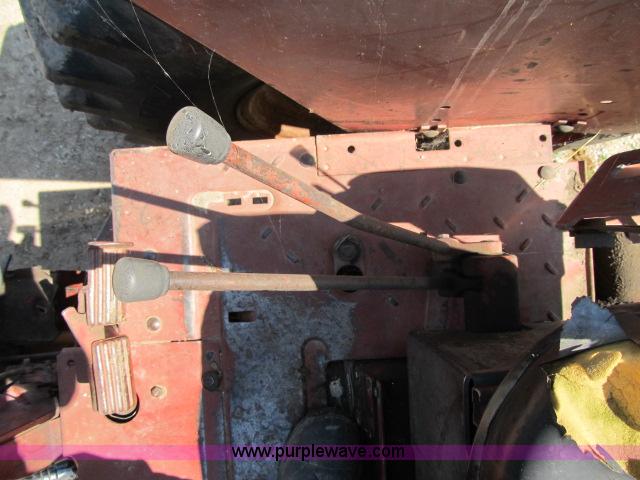 image for item I9539 1973 International 1466 tractor