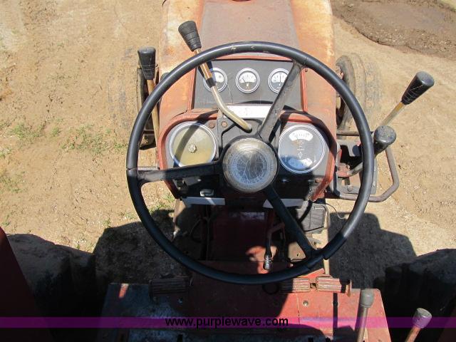 image for item I9539 1973 International 1466 tractor