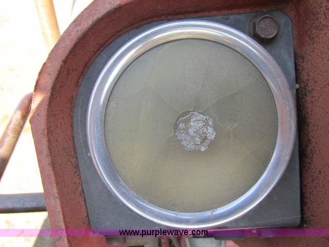 image for item I9539 1973 International 1466 tractor